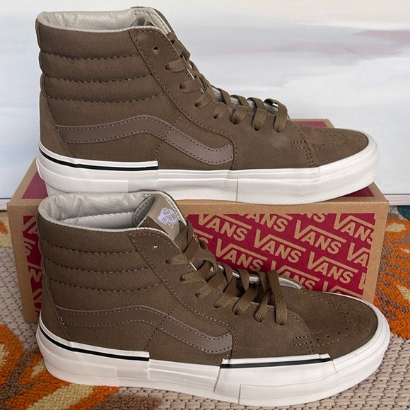 Vans WMNS Sk8-Hi Rearrange
Tonal Kangaroo
VN000CRMBYW
Sneakers - Picture 2 of 16